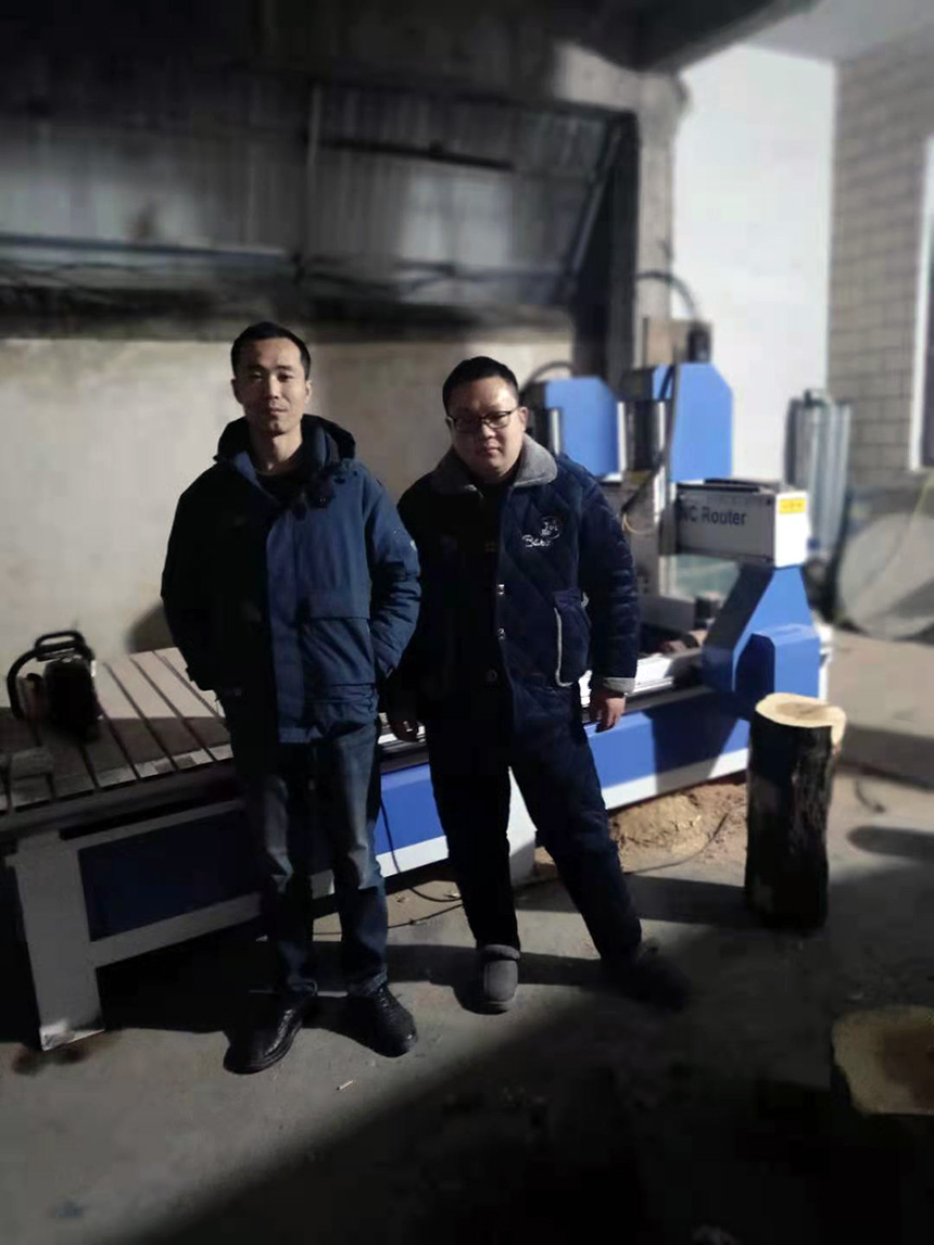 河南1325雙頭雙旋轉(zhuǎn)軸木工雕刻機(圖1)
